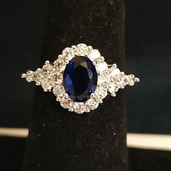 Jewelry - BLUE OVAL SIDE ACCENTS RING